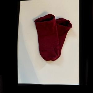 Pure Barre Socks - Scalloped Maroon